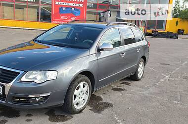 Універсал Volkswagen Passat 2010 в Житомирі