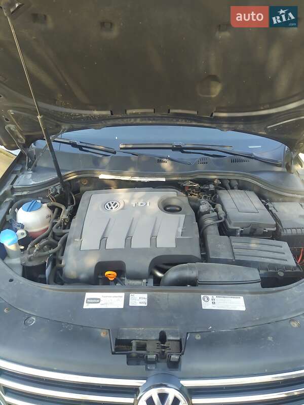 Універсал Volkswagen Passat 2011 в Овручі