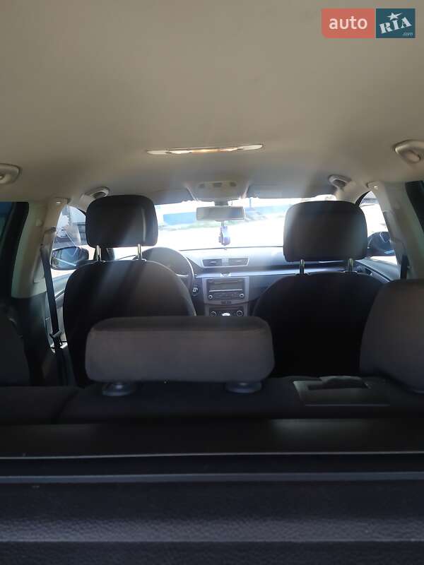 Універсал Volkswagen Passat 2011 в Овручі