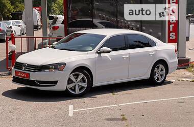 Седан Volkswagen Passat 2012 в Киеве