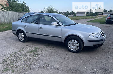 Седан Volkswagen Passat 2004 в Барышевке