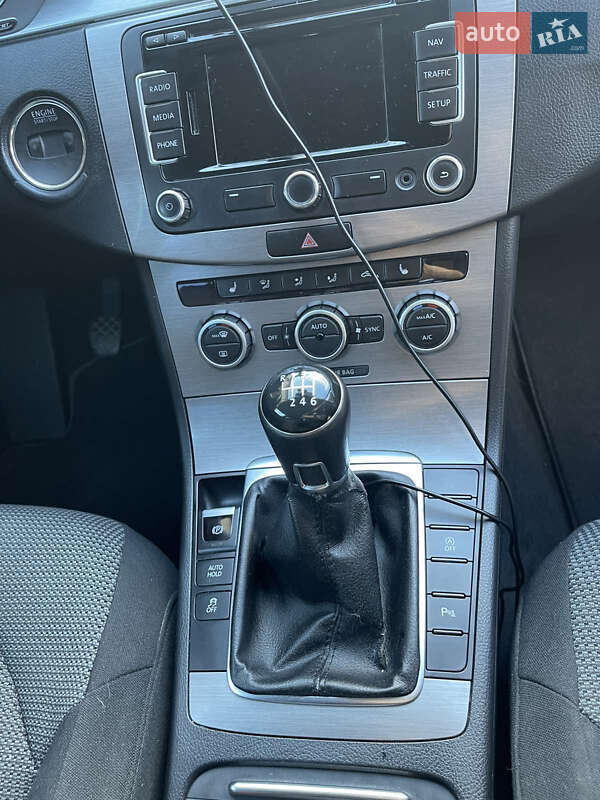 Универсал Volkswagen Passat 2012 в Надворной