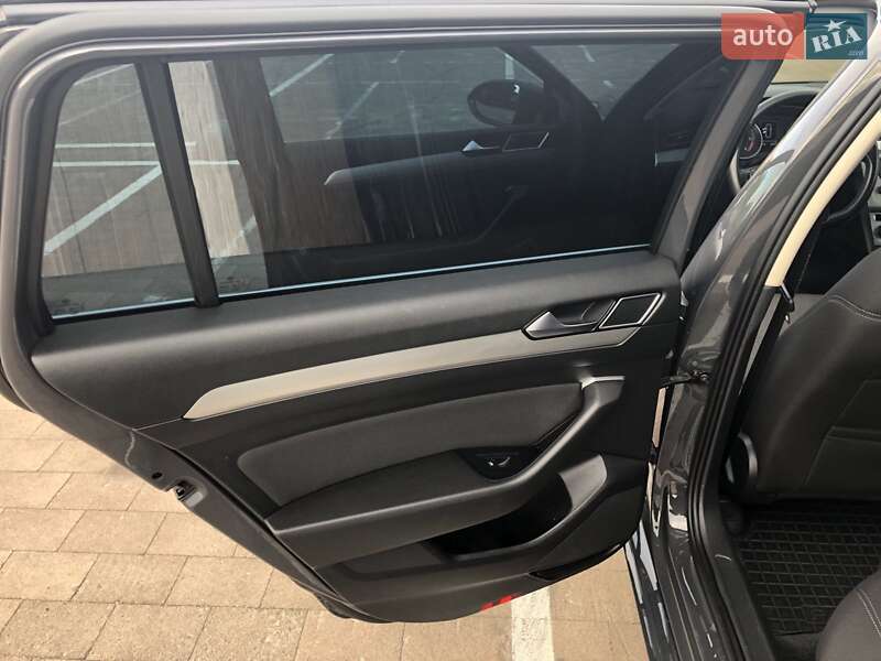 Универсал Volkswagen Passat 2015 в Житомире