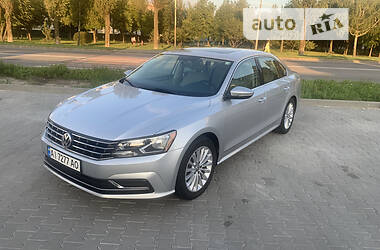 Седан Volkswagen Passat 2016 в Киеве