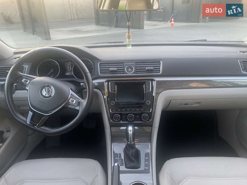 Седан Volkswagen Passat 2016 в Киеве