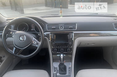 Седан Volkswagen Passat 2016 в Киеве