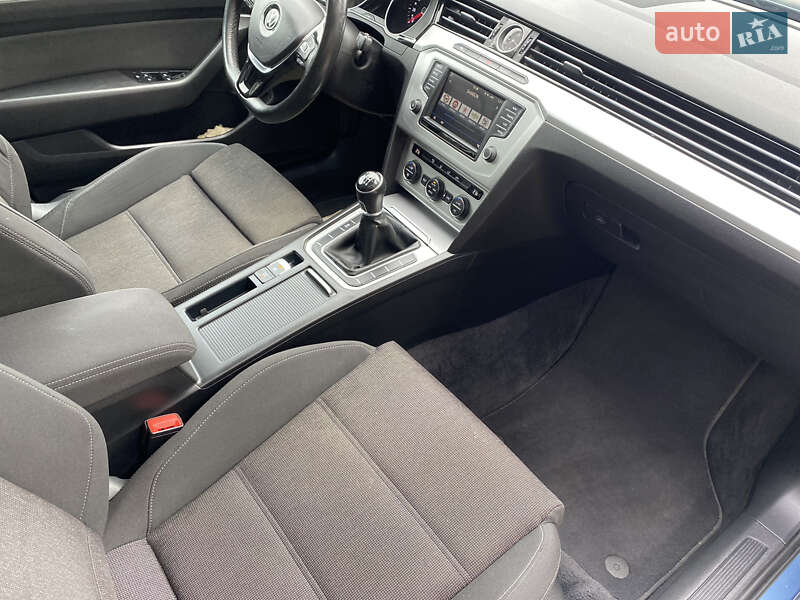 Универсал Volkswagen Passat 2016 в Каменке-Бугской