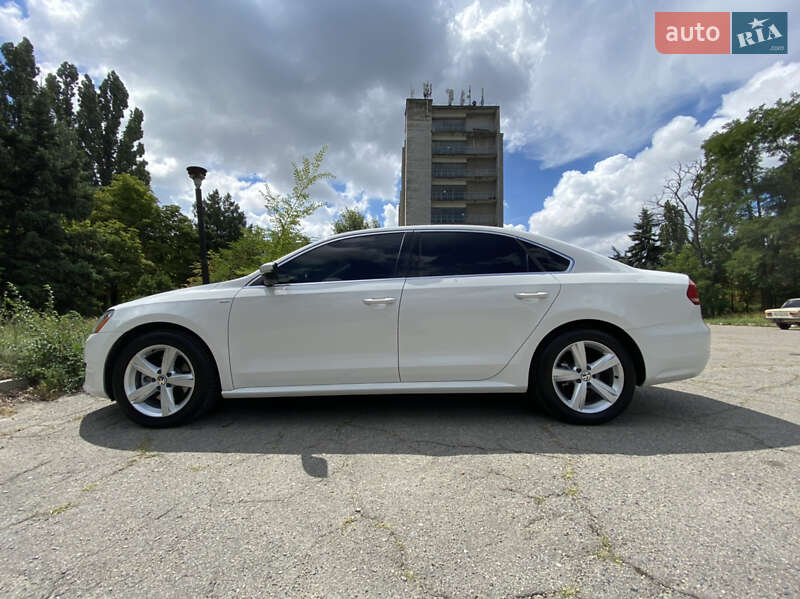 Седан Volkswagen Passat 2013 в Днепре