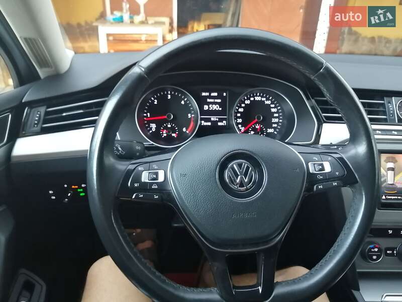 Універсал Volkswagen Passat 2015 в Івано-Франківську