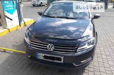 Універсал Volkswagen Passat 2011 в Чернівцях