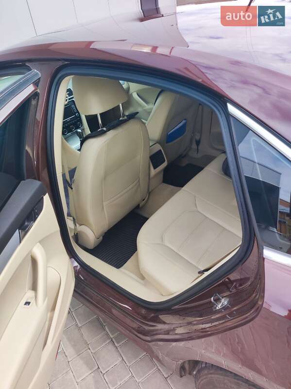 Седан Volkswagen Passat 2012 в Львові