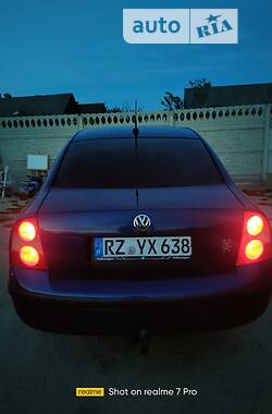 Седан Volkswagen Passat 2002 в Березному