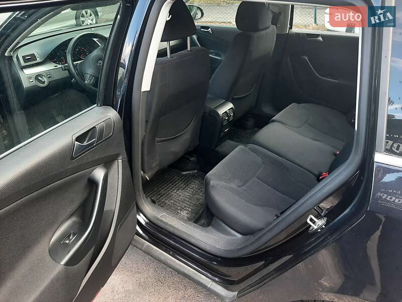 Універсал Volkswagen Passat 2010 в Рівному