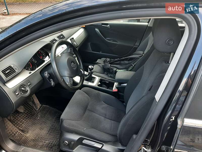 Універсал Volkswagen Passat 2010 в Рівному
