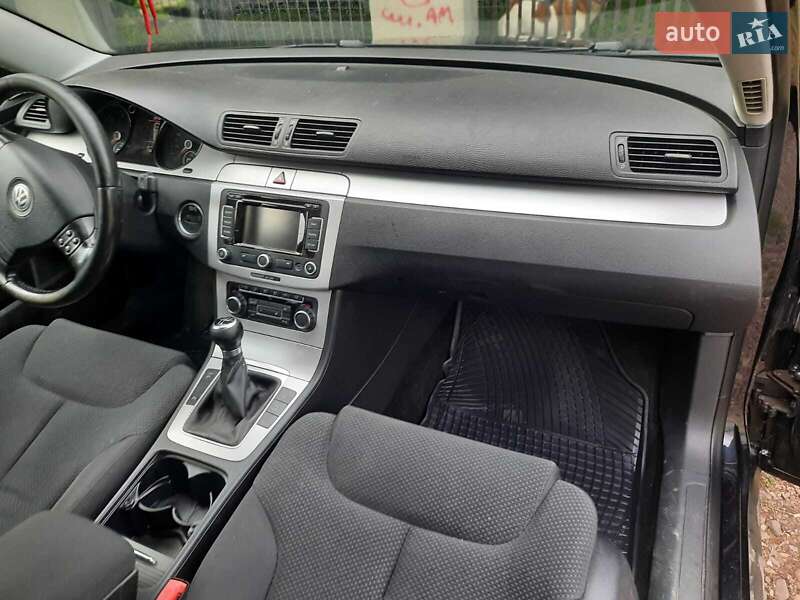 Універсал Volkswagen Passat 2010 в Чернівцях