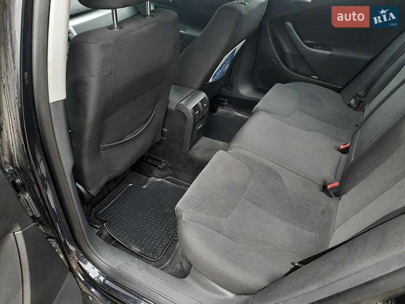 Універсал Volkswagen Passat 2010 в Чернівцях