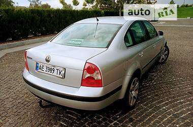 Седан Volkswagen Passat 2002 в Днепре