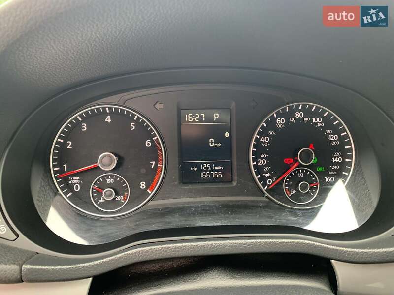 Седан Volkswagen Passat 2013 в Львові
