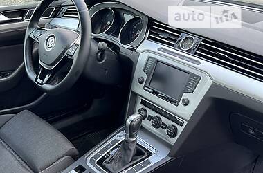 Седан Volkswagen Passat 2015 в Ковелі