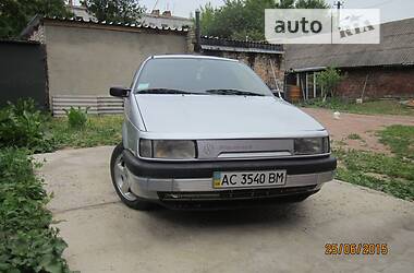 Седан Volkswagen Passat 1988 в Владимир-Волынском