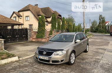 Универсал Volkswagen Passat 2005 в Вараше