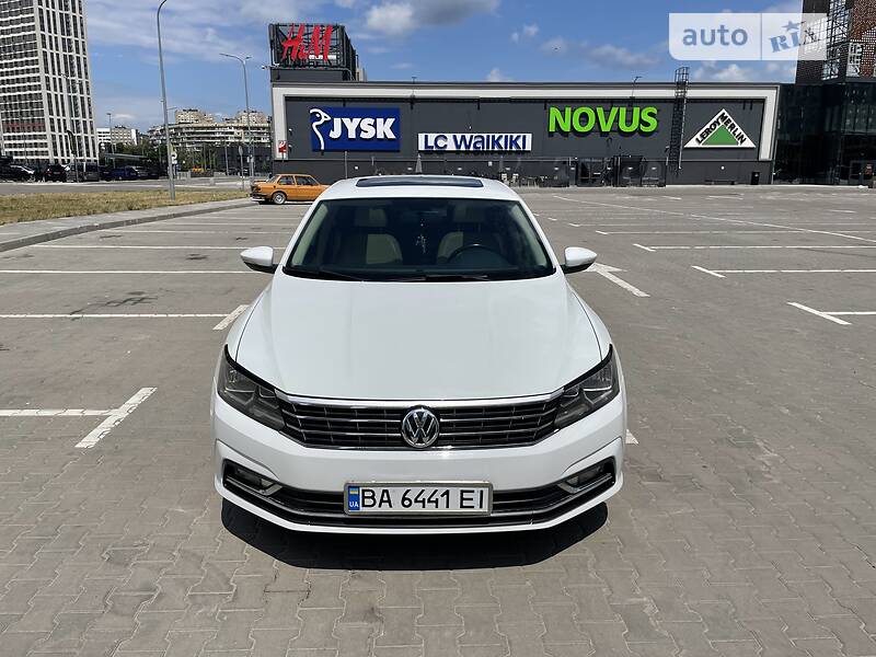 Седан Volkswagen Passat 2015 в Києві