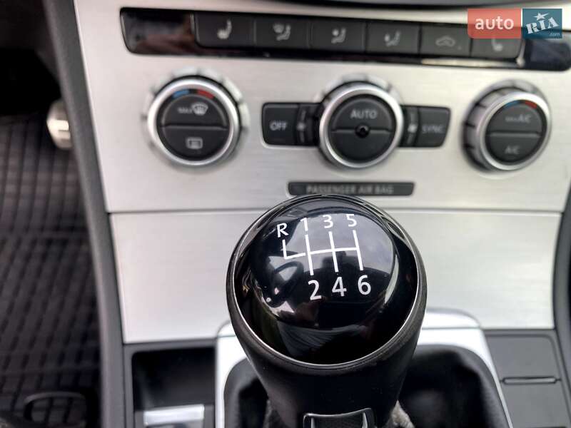 Універсал Volkswagen Passat 2012 в Вараші