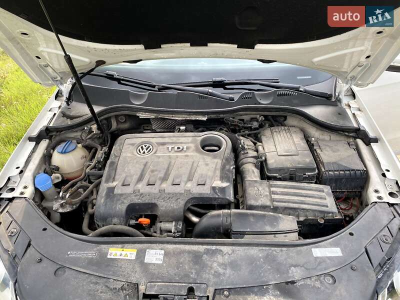 Універсал Volkswagen Passat 2012 в Вараші