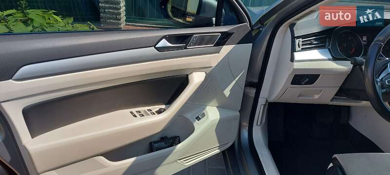 Седан Volkswagen Passat 2017 в Киеве