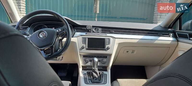 Седан Volkswagen Passat 2017 в Киеве
