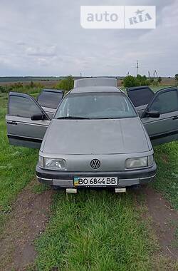 Седан Volkswagen Passat 1989 в Борщеві