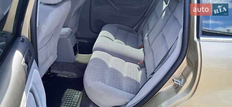 Універсал Volkswagen Passat 2002 в Києві