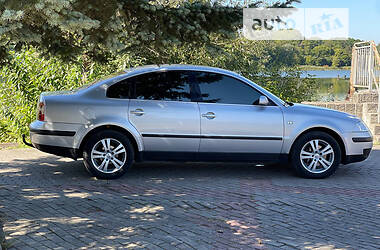 Седан Volkswagen Passat 2002 в 