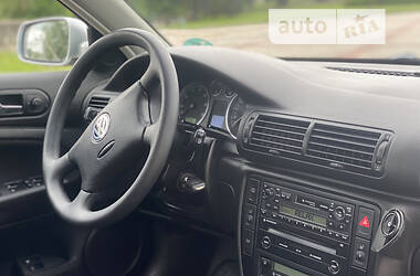 Седан Volkswagen Passat 2002 в 