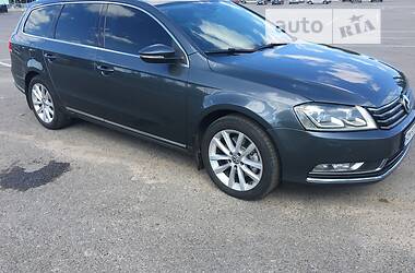 Універсал Volkswagen Passat 2011 в Житомирі