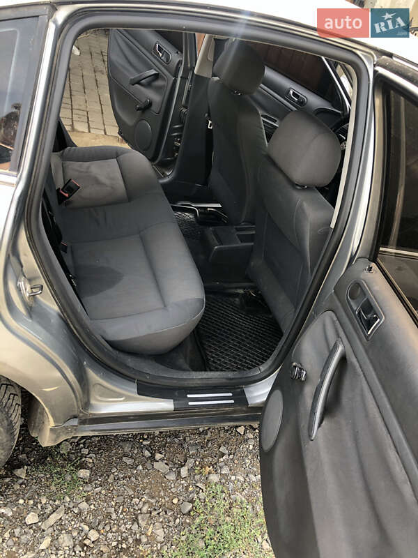 Седан Volkswagen Passat 2004 в Хусте