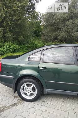 Седан Volkswagen Passat 1997 в Львове