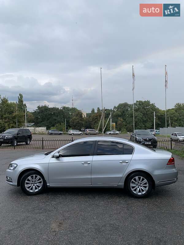 Седан Volkswagen Passat 2015 в Харькове