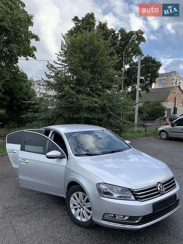Седан Volkswagen Passat 2015 в Харькове