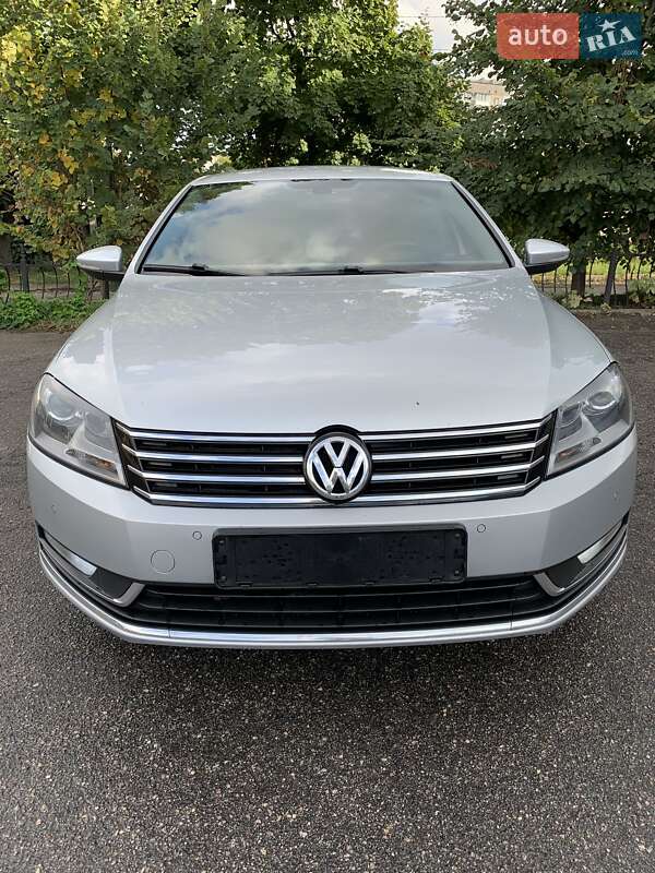 Седан Volkswagen Passat 2015 в Харькове