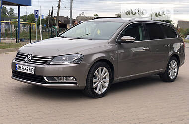 Універсал Volkswagen Passat 2012 в Житомирі