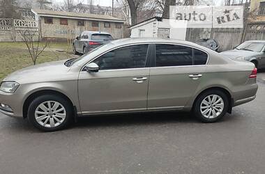 Седан Volkswagen Passat 2013 в Киеве