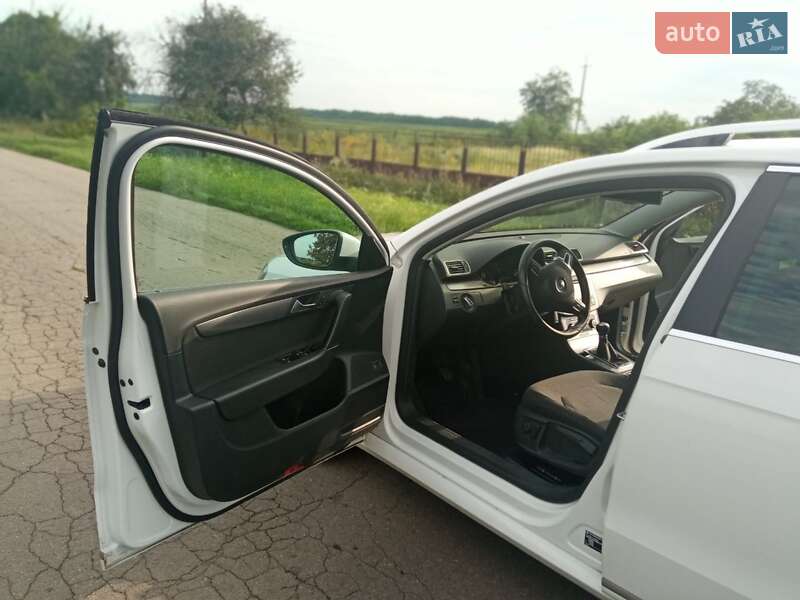 Універсал Volkswagen Passat 2010 в Миронівці