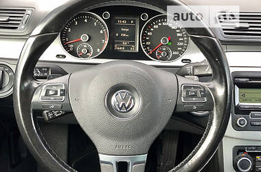 Универсал Volkswagen Passat 2010 в Староконстантинове