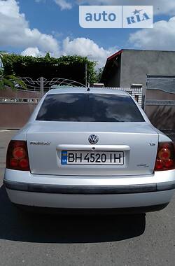 Седан Volkswagen Passat 1998 в Измаиле