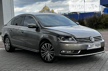 Седан Volkswagen Passat 2014 в Дрогобичі