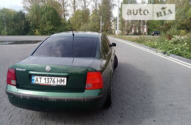 Седан Volkswagen Passat 1999 в Надворной