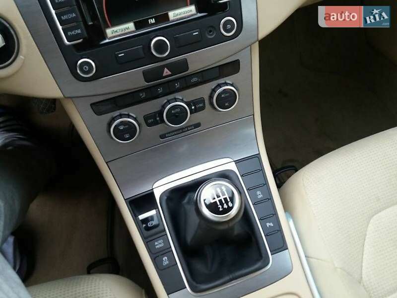 Седан Volkswagen Passat 2012 в Ивано-Франковске