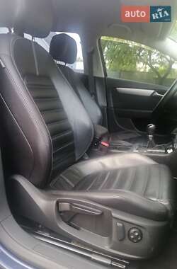 Универсал Volkswagen Passat 2012 в 