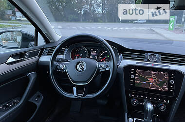Универсал Volkswagen Passat 2018 в Житомире